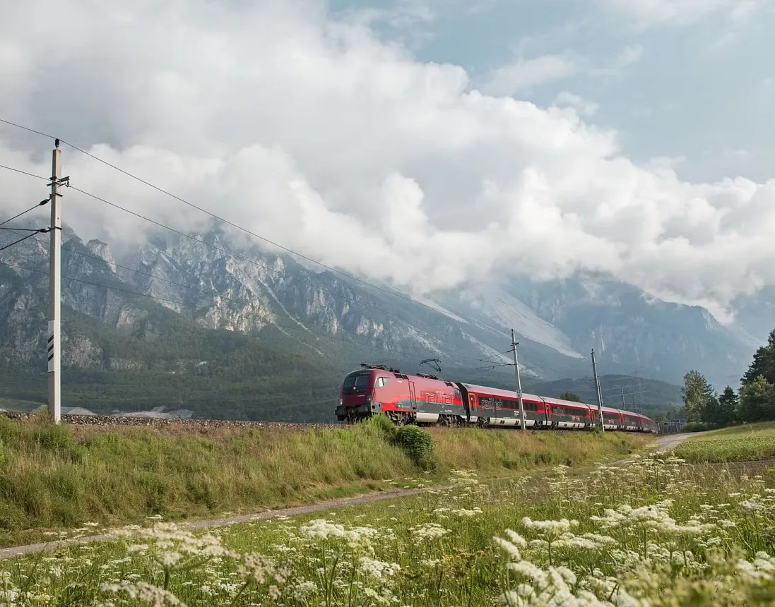 Tirol_auf_Schiene_Tirol_Werbung_Recht_Regina_Keine_Ortsangabe
